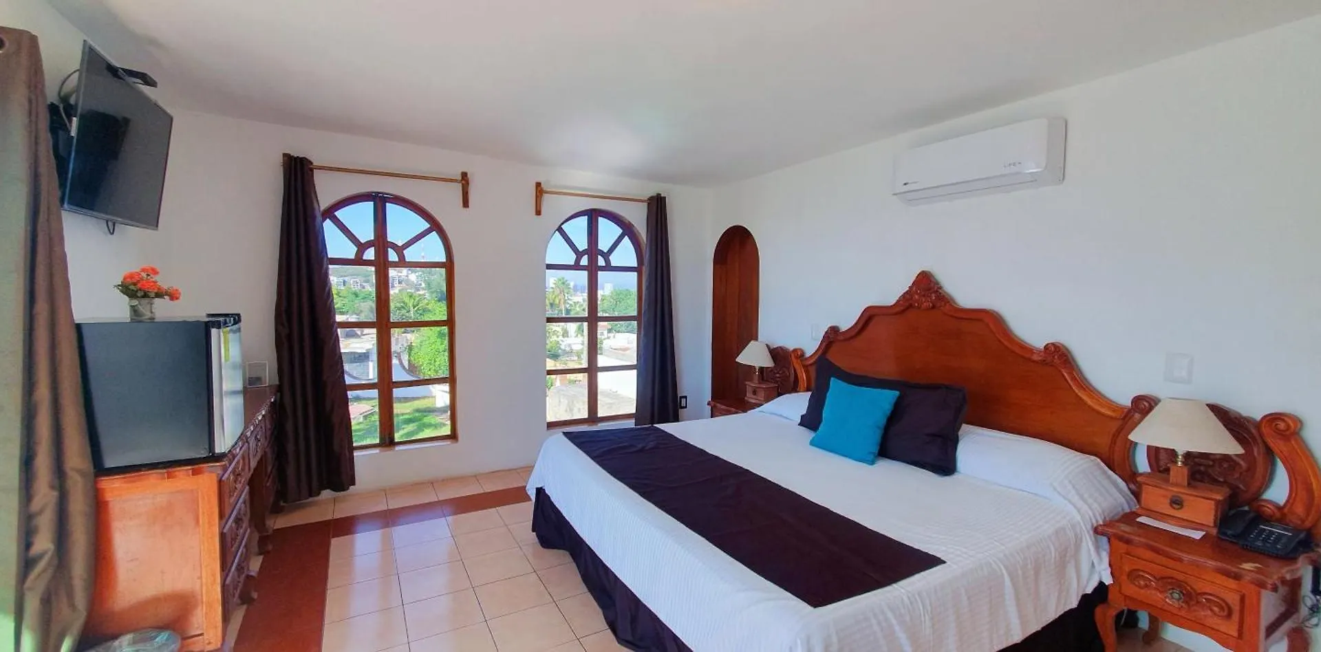 Hill House Mazatlan - Bed & Breakfast México