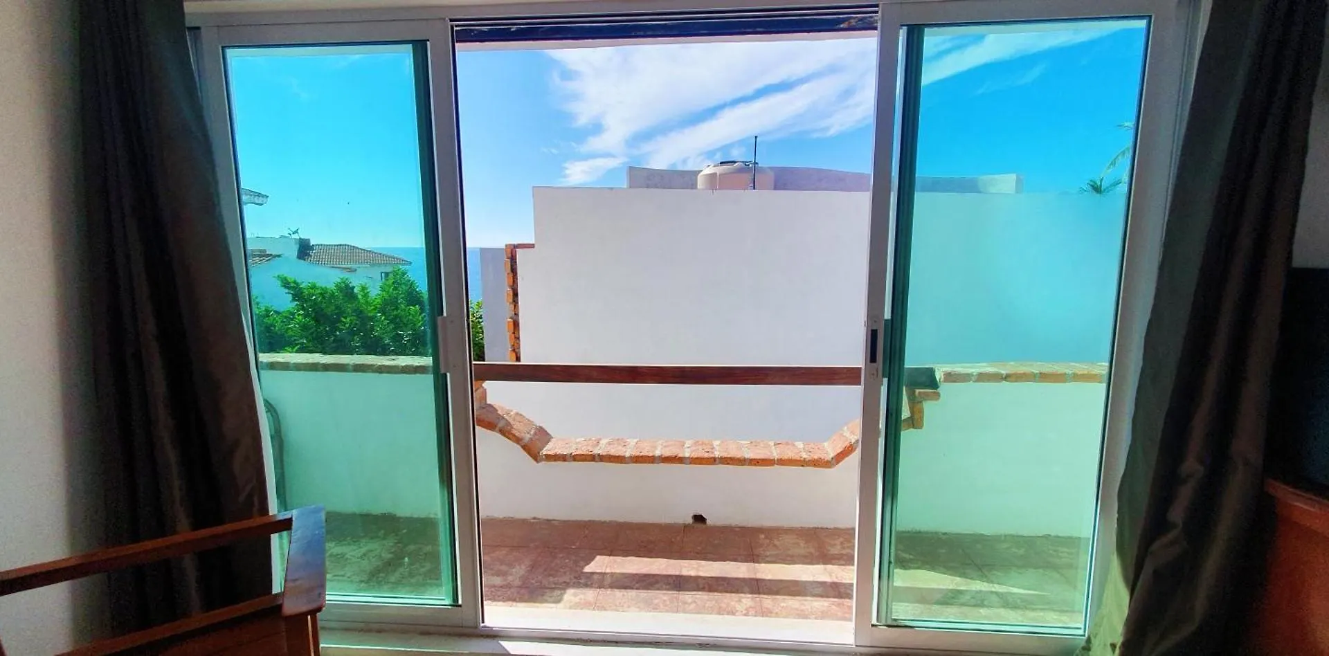 Hill House Mazatlan - Bed & Breakfast