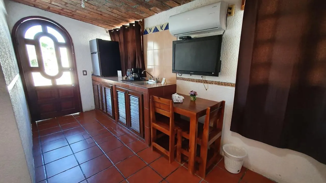 Hill House Mazatlan - Bed & Breakfast