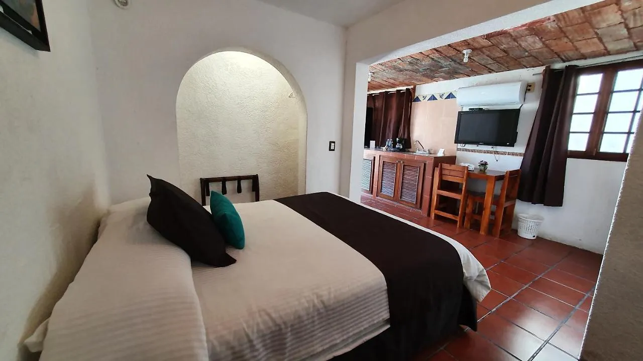 Hill House Mazatlan - Bed & Breakfast