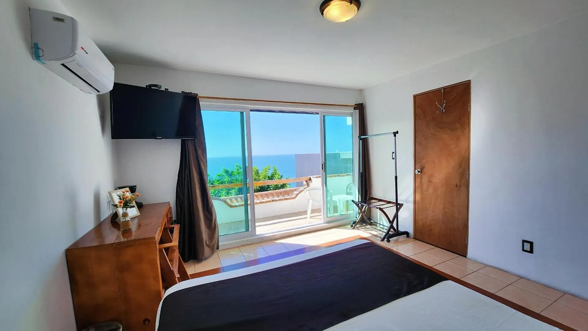 Hill House Mazatlan - Bed & Breakfast Mexico