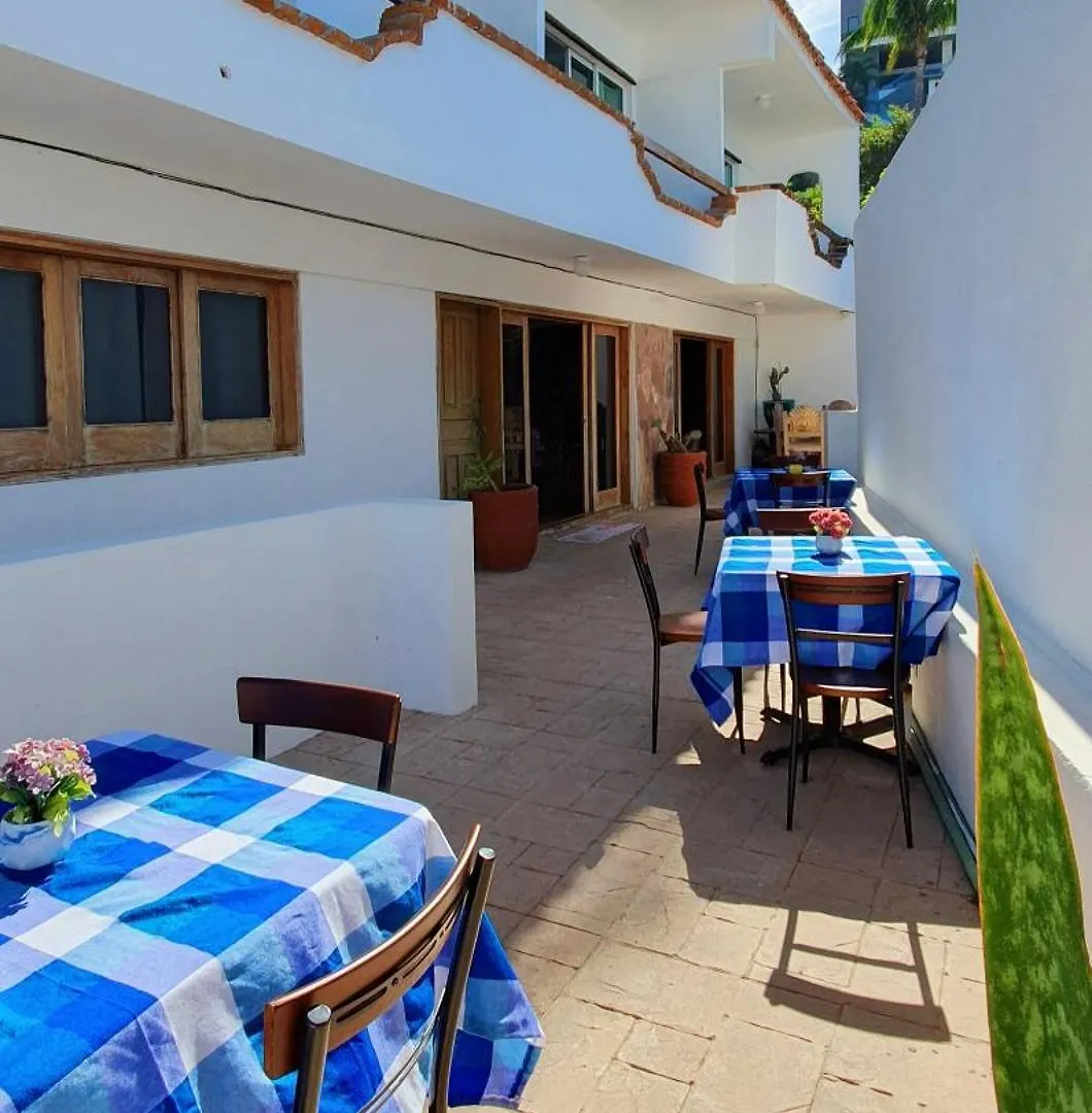 Hill House Mazatlan - Bed & Breakfast