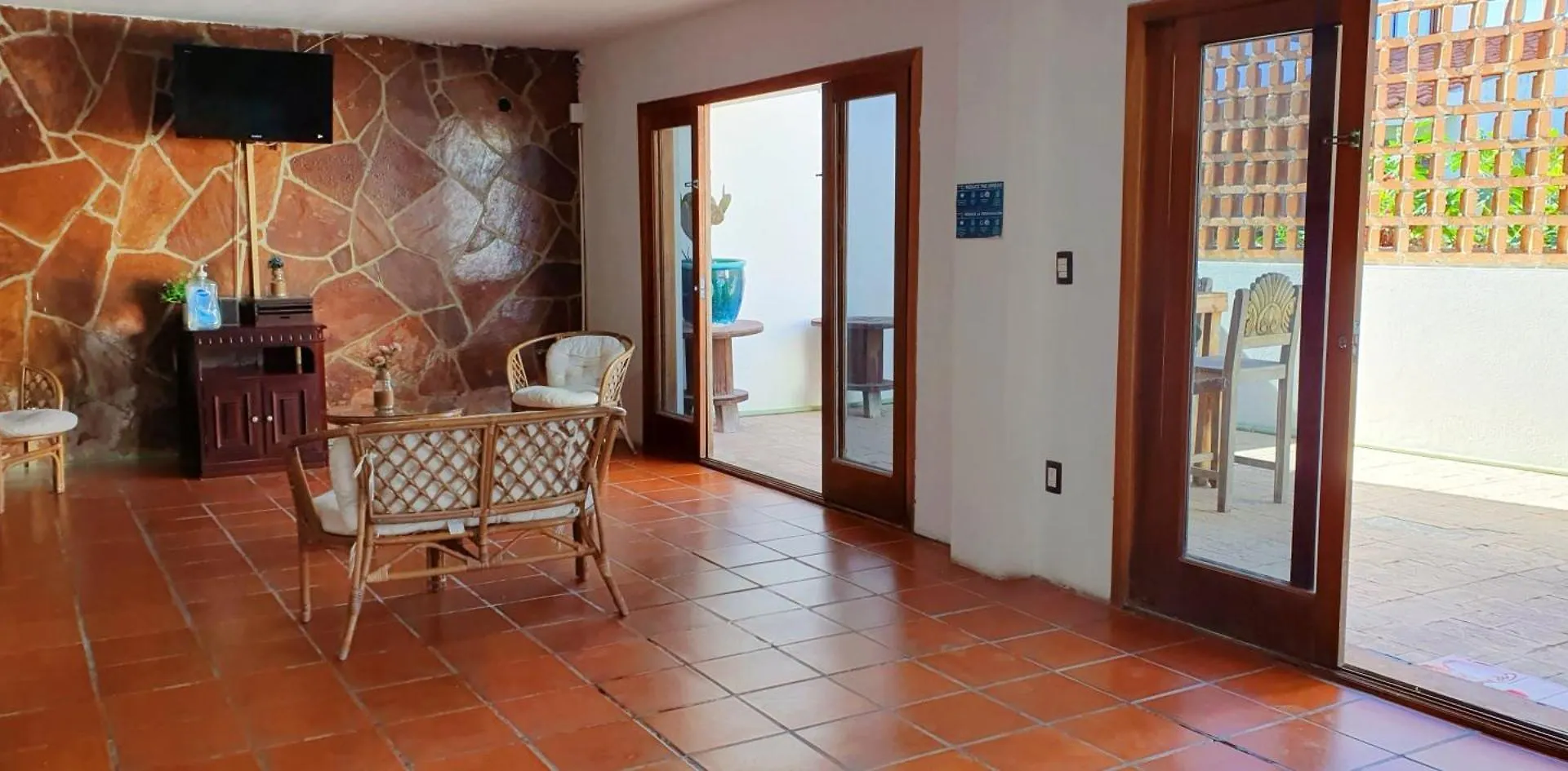 Hill House Mazatlan - Bed & Breakfast
