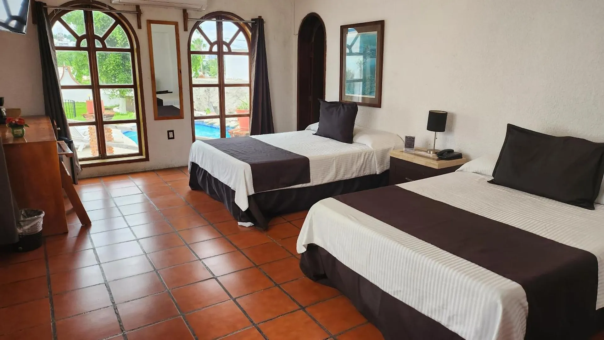 Hill House Mazatlan - Bed & Breakfast Mexico