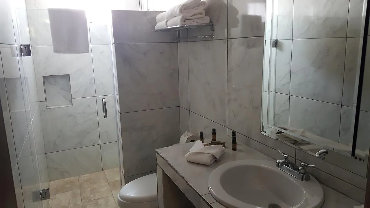 Hill House Mazatlan - Bed & Breakfast